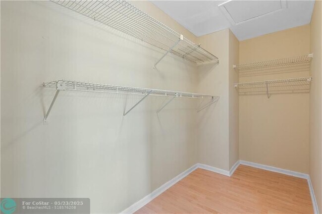 Building Photo - 1627 NE 7th St