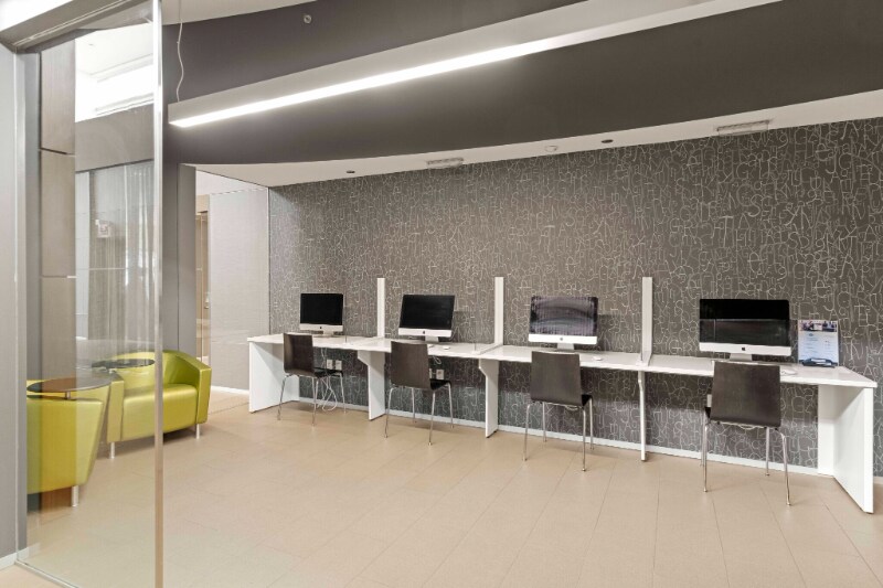 Building Photo - 465 E Illinois St