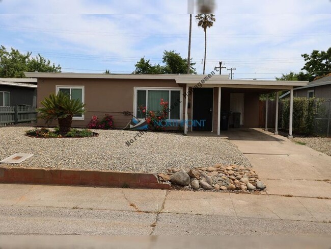 Building Photo - 1220 Browning Dr