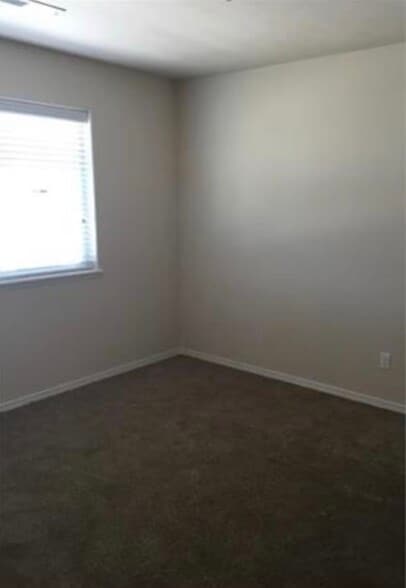 Building Photo - 1039 Alturas Dr