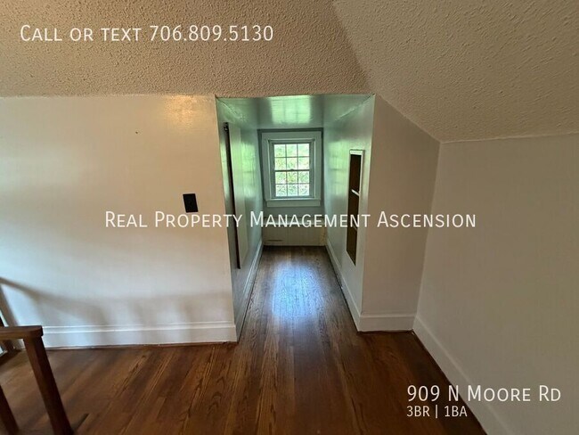 Building Photo - 909 N Moore Rd