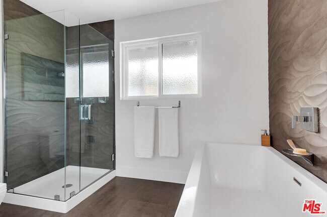 Building Photo - 3360 Ley Dr