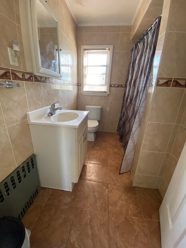 Building Photo - 82 Planten Ave