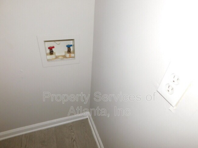 Building Photo - 180 Harville Rd