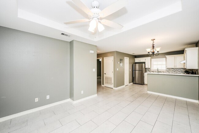 Building Photo - 205 W San Carlos St