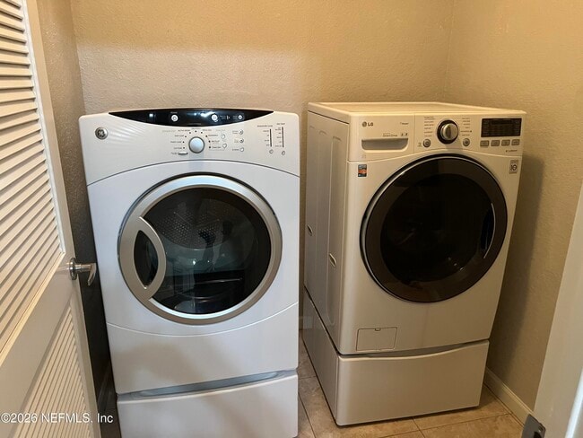 Building Photo - 1001 Monument Rd