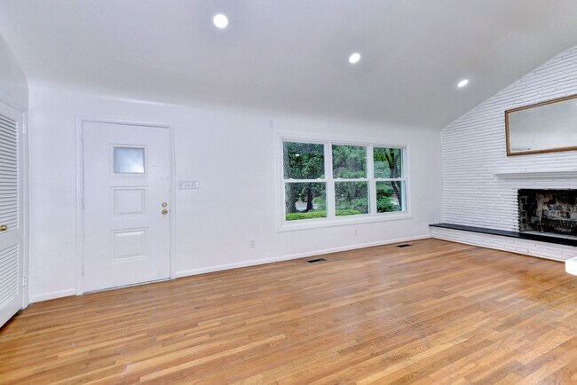 Building Photo - 309 Corbin Dr