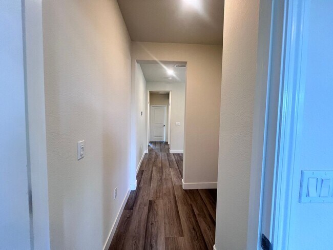 Building Photo - STUNNING 4BD/2.5BA TOWNHOUSE IN WALNUT CREEK!!!