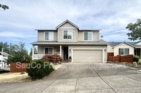 Building Photo - 623 NE Summerfield St