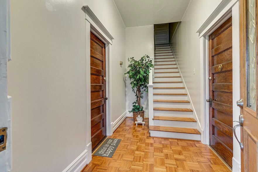 Entrance - 401 E Chilhowie Ave