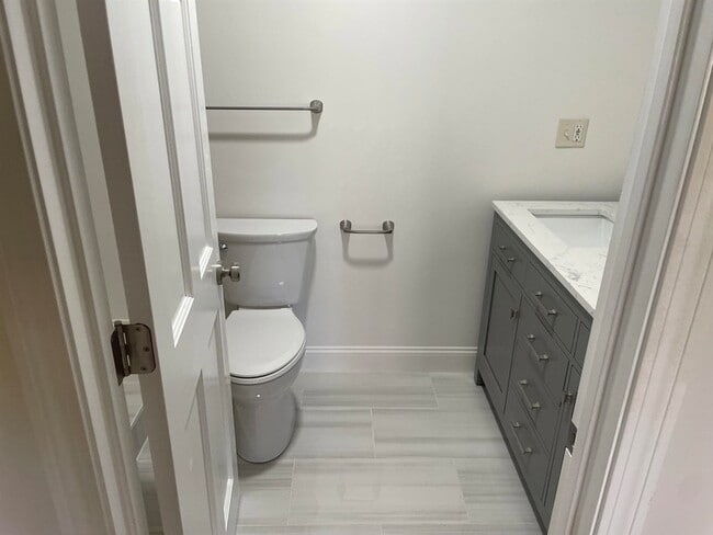 Building Photo - 64 Dunvegan Wds Dr