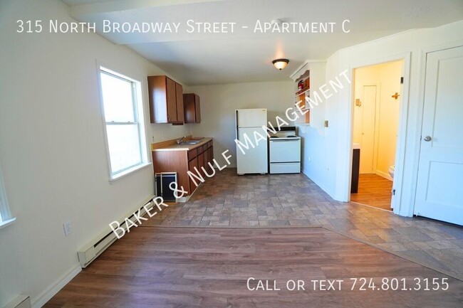 Building Photo - 315 N Broadway St
