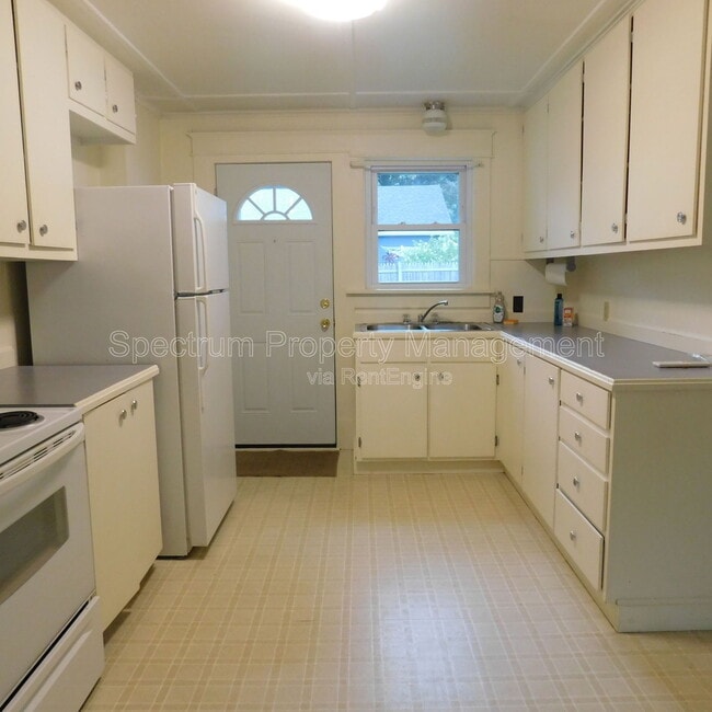 Building Photo - 27 Johnson Heights