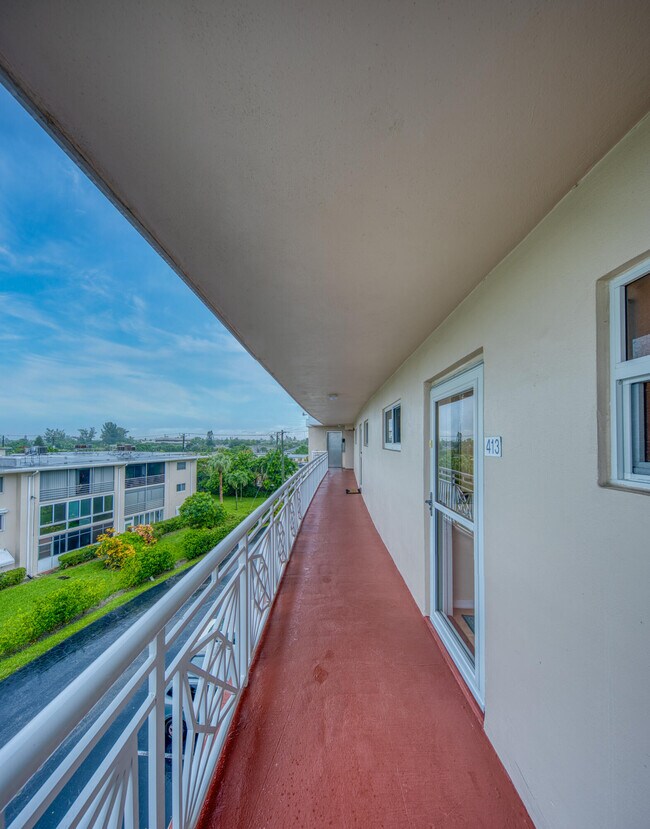 Building Photo - 2728 Garden Dr N