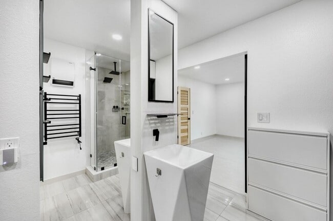 Building Photo - Golf Course Views from LVCC home