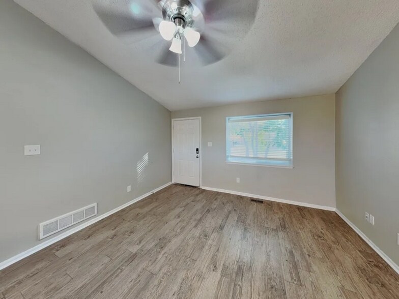 Building Photo - 5227 E 123rd Ave