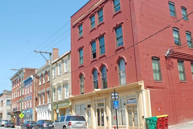 Primary Photo - Plaza at Bank Street