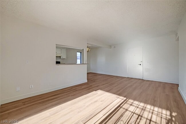 Building Photo - 1405 Vegas Valley Dr