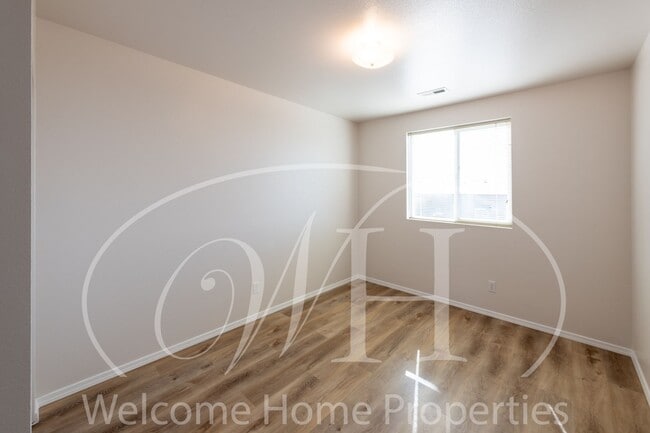 Building Photo - Enjoy the Open Floor Plan and Generous Storage in this College Place Duplex