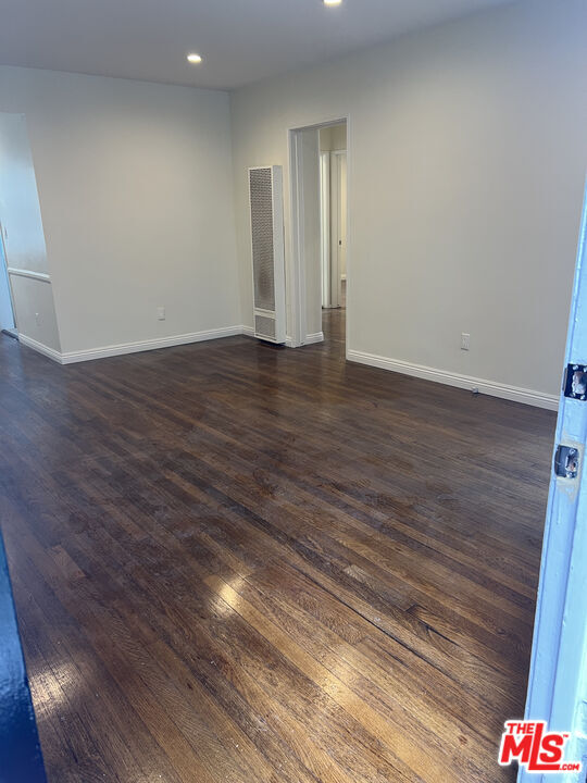 Building Photo - 4129 W Toluca Lake Ave