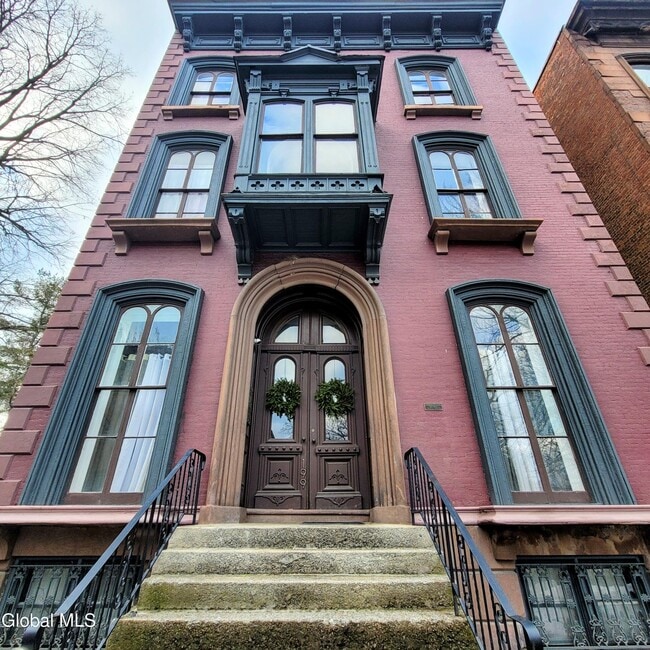 Building Photo - 199 2nd St