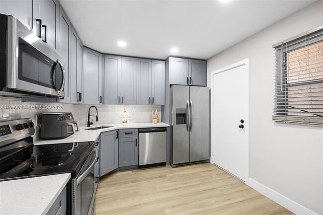 Building Photo - 6100 S Falls Cir Dr