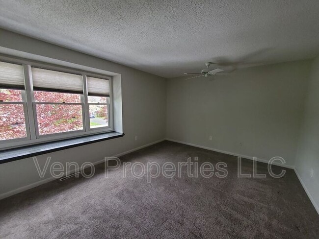 Building Photo - 66 Plaza Ave