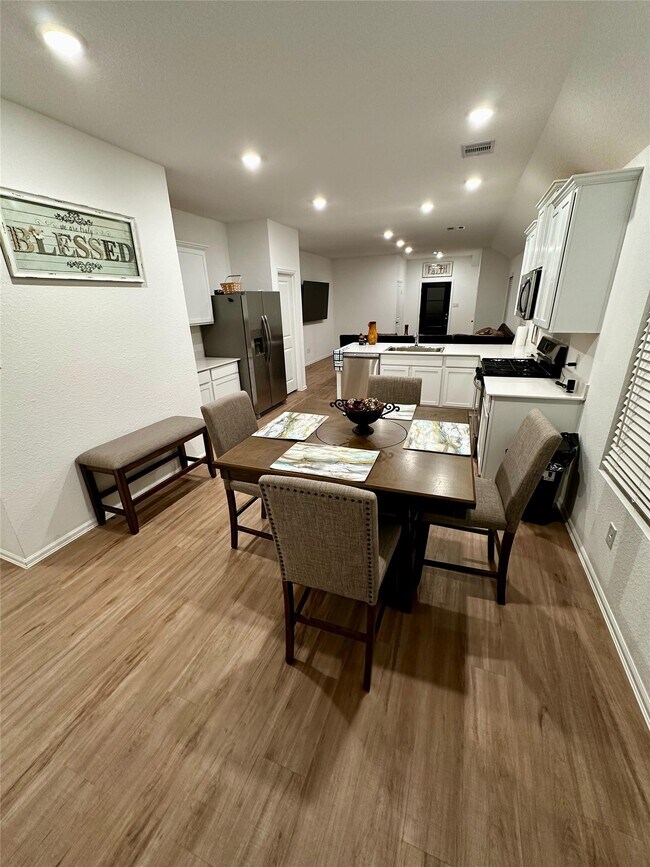 Building Photo - 2023 Foxtail Crk Ct