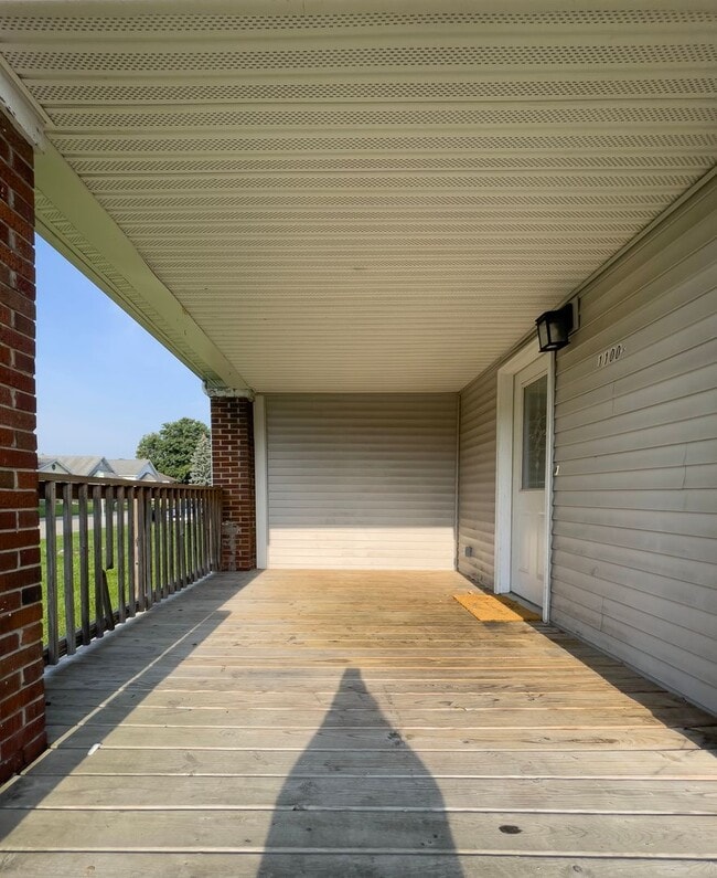 Building Photo - PRELEASING for AUGUST! Close to Campus