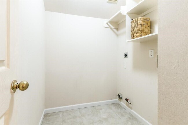 Building Photo - 1138 Evandale Ln