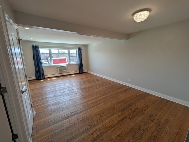 Building Photo - 9216 Seymour Ave