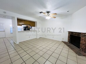 Building Photo - 929 W Hickory St