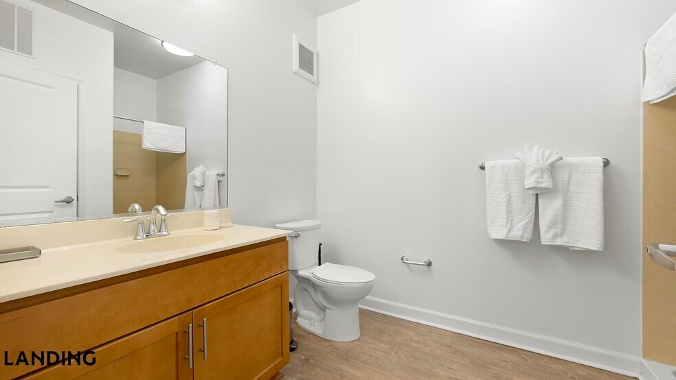 Building Photo - 909 Mansion Dr