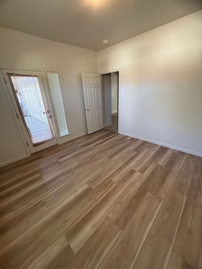 Building Photo - 55+ Gated Community Beautiful 3 Bed / 2 Bath Home in Desirable