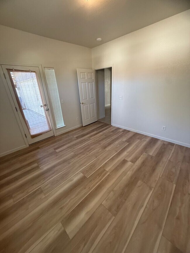 Building Photo - HALF OFF 1st Monts Rent 55+ Gated Community Beautiful 3 Bed / 2 Bath Home in Desirable