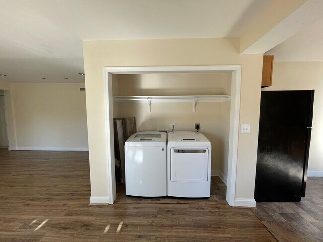 Building Photo - 1311 Villa Way