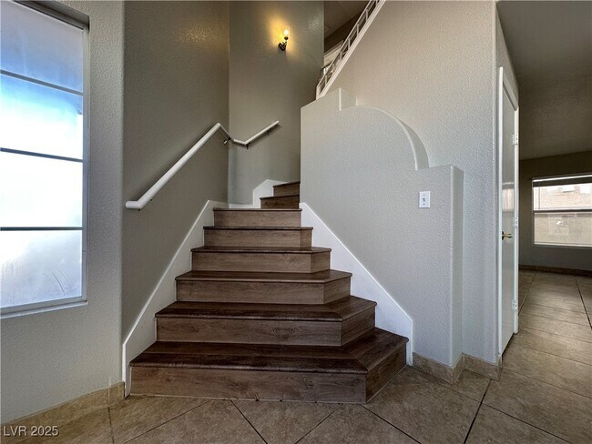 Building Photo - 6987 Wineberry Dr