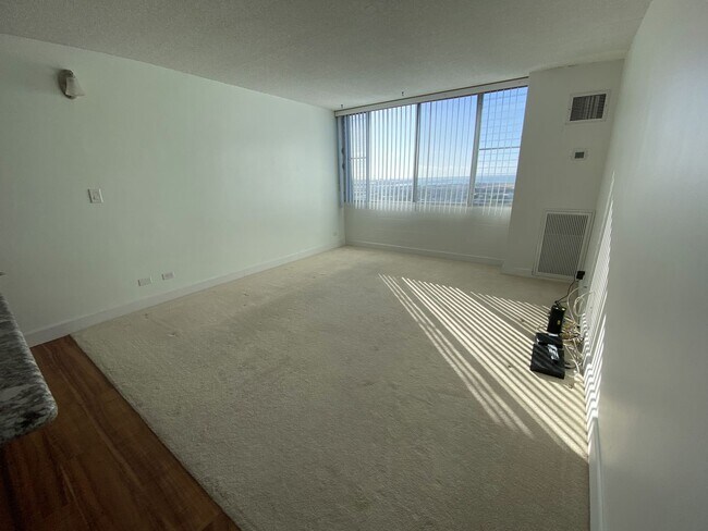 Building Photo - 340SHO
