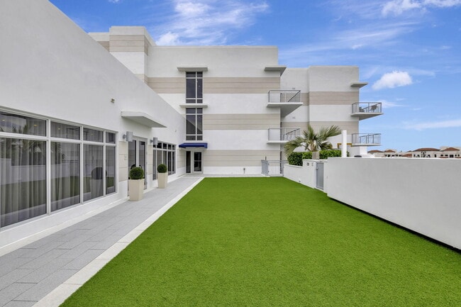 Building Photo - 155 E Boca Raton Rd