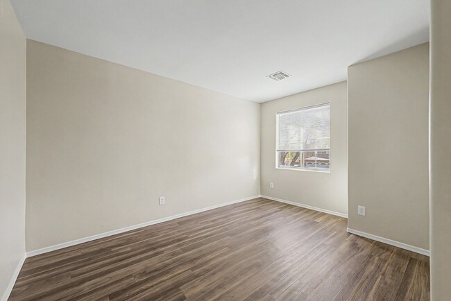 Building Photo - 15451 W Yucatan Dr