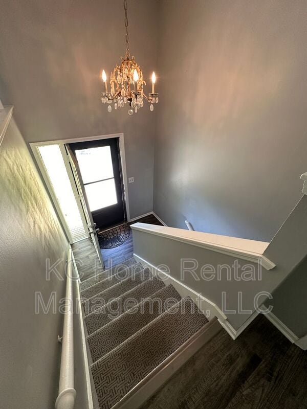 Building Photo - 209 NW Highland Ln