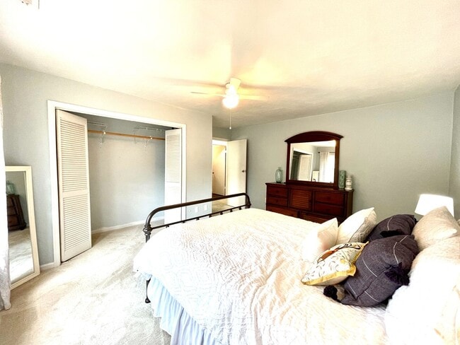 Building Photo - Spacious 6 bedroom home in Virginia Beach
