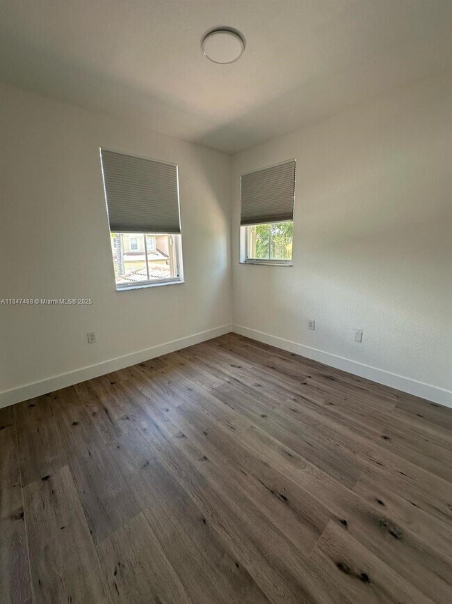 Building Photo - 7454 NW 112th Pl