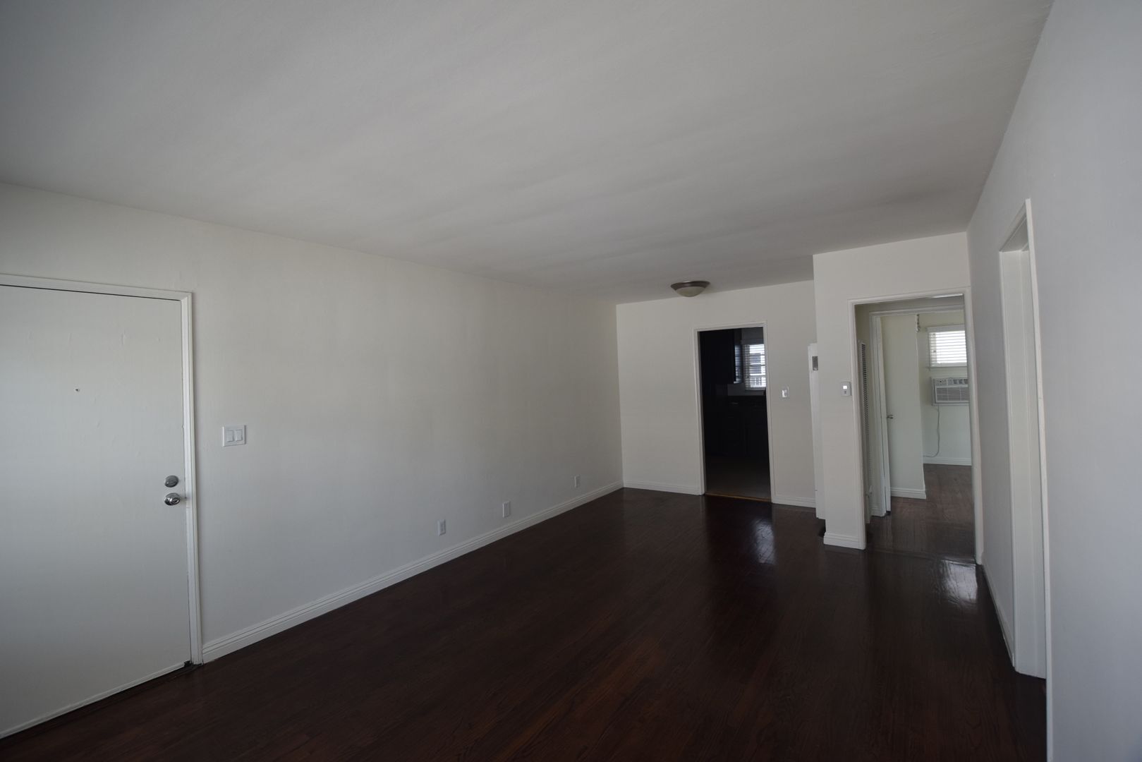 Building Photo - 11041 Moorpark St