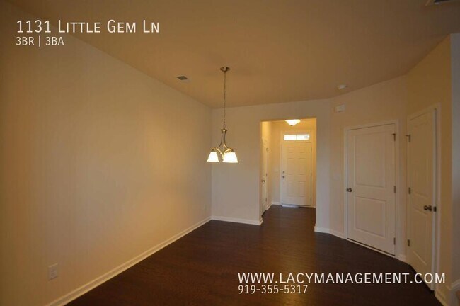 Building Photo - 1131 Little Gem Ln