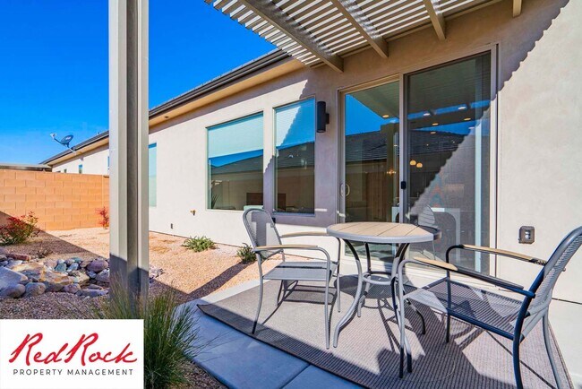 Building Photo - 2 Bedroom Fully Furnished Home In Sun River Community for 55 years and older with a firm 6 Month ...