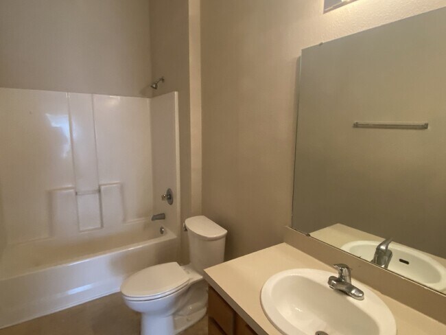 Building Photo - First-Floor 2BR/2BA Condo in Gated Nature’s Hideaway – Pool, Playground & Convenient Westside Loc...