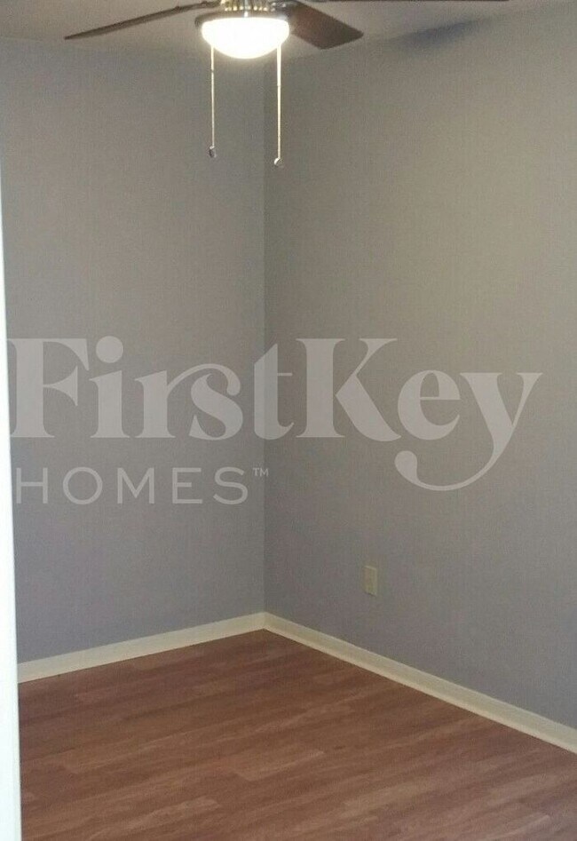 Building Photo - 13322 Gendley Dr