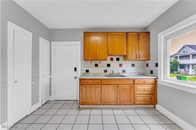 Building Photo - 4732 E 104th St