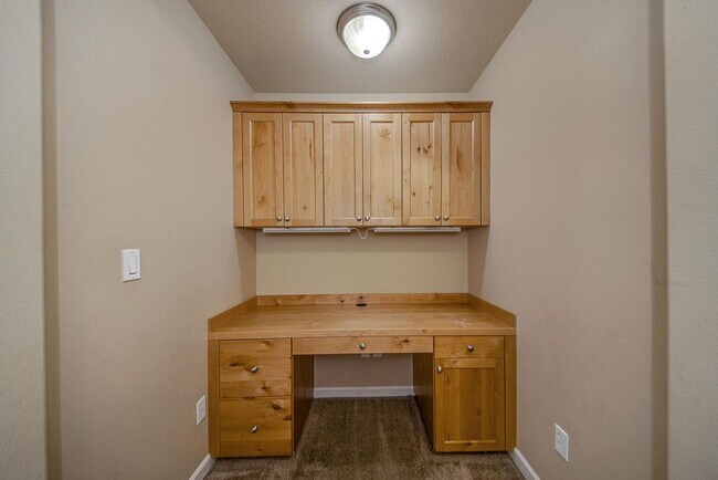 Building Photo - 20469 Brentwood Ave